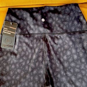 These 90 flex by reflex sport/Leisure yoga/tights are soft and very supportive